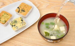 忙しい朝にもホッと一息。おすすめのインスタント味噌汁7選